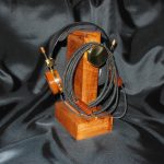 wooden-stand-headphones
